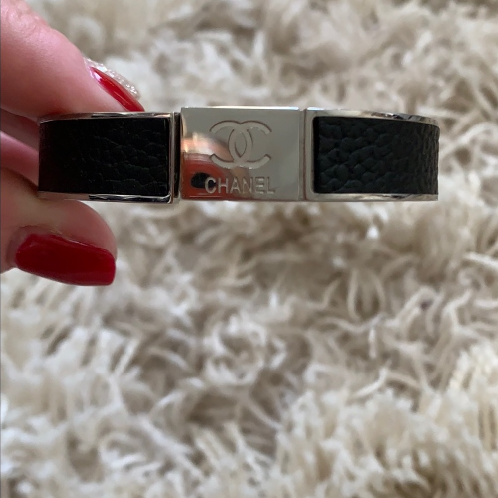 Channel bracelet